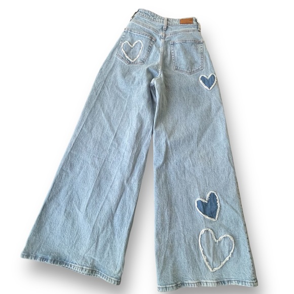 Social Tourist Light Wash Heart Patch Ultra High-Rise Baggy Jeans Sz 25/1Reg Y2K - Picture 3 of 10